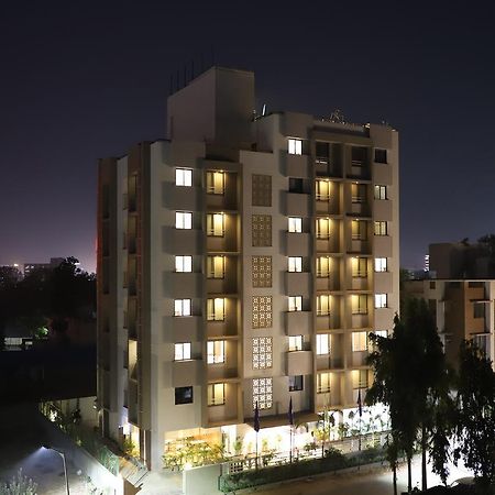 Отель Ebony Residency Ахмедабад Экстерьер фото